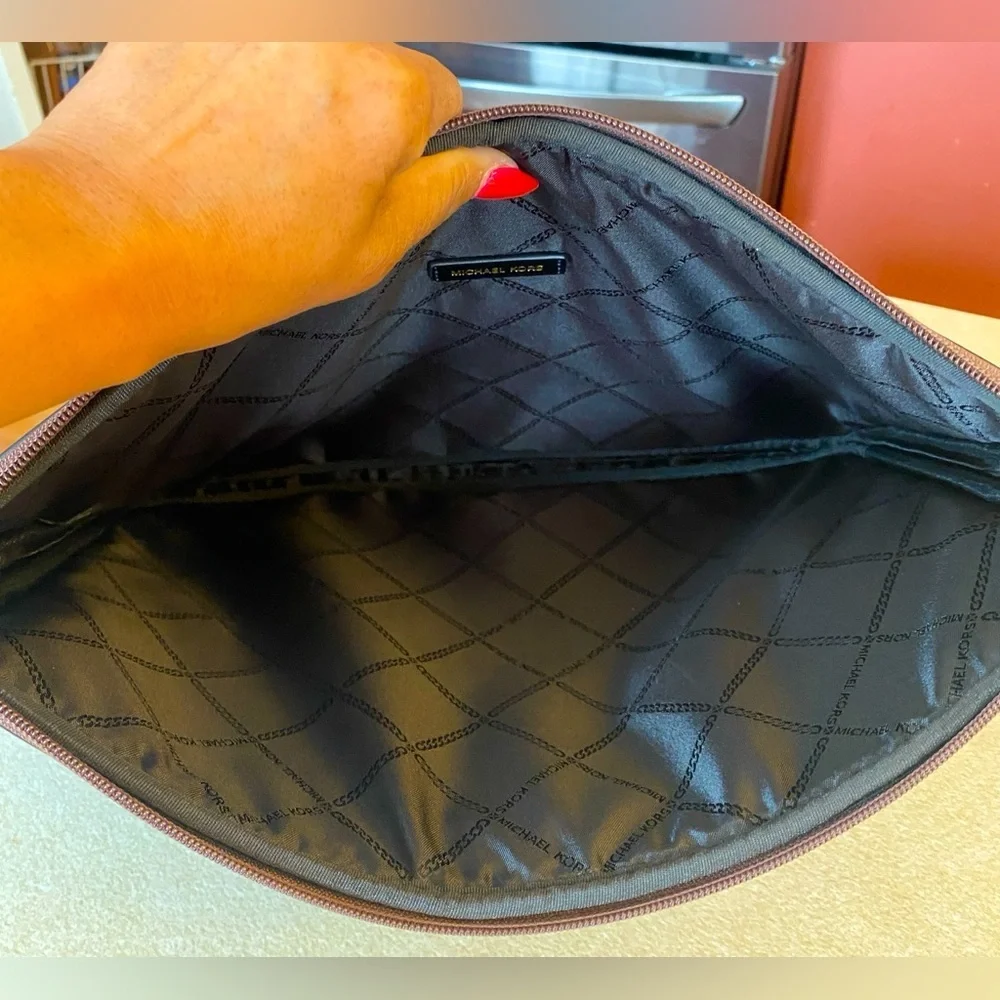 MICHAEL KORS Jet Set Travel LG Laptop Case, EUC - Picture 9 of 12